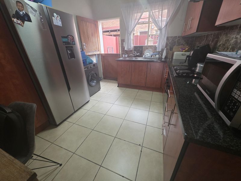 Townhouse For Sale In Rustenburg - Photo 5