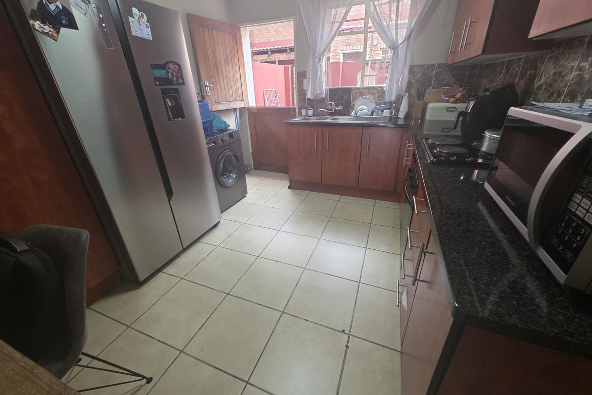 Townhouse For Sale In Rustenburg - Photo 5