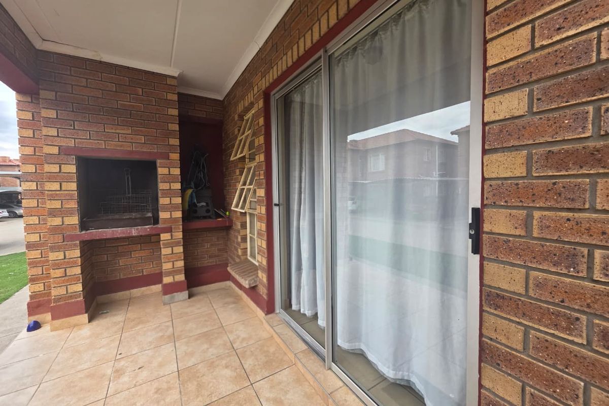 Townhouse For Sale In Rustenburg - Photo 3