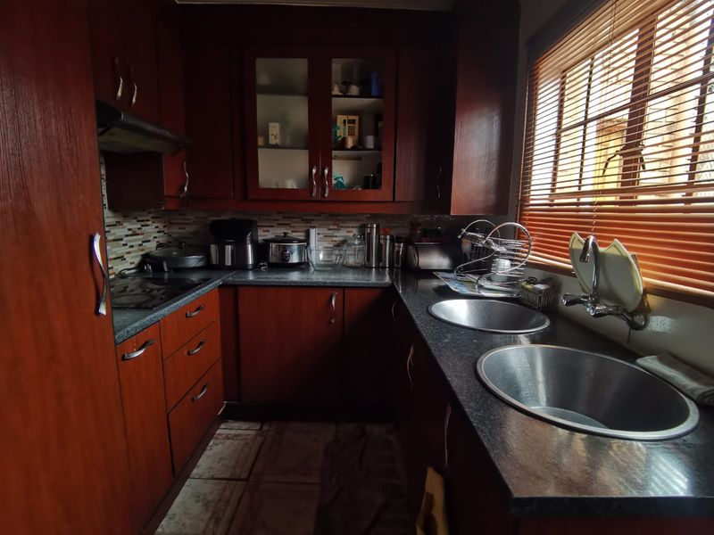 Space, Comfort & Four Bedrooms - Photo 7