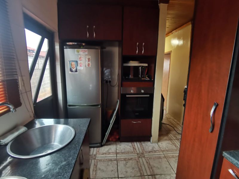 Space, Comfort & Four Bedrooms - Photo 8