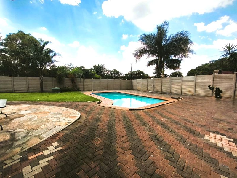 The Ultimate Family Living in Protea Park! - Photo 3