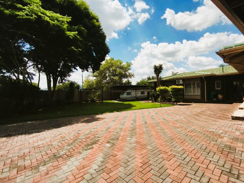 The Ultimate Family Living in Protea Park! - Photo 2