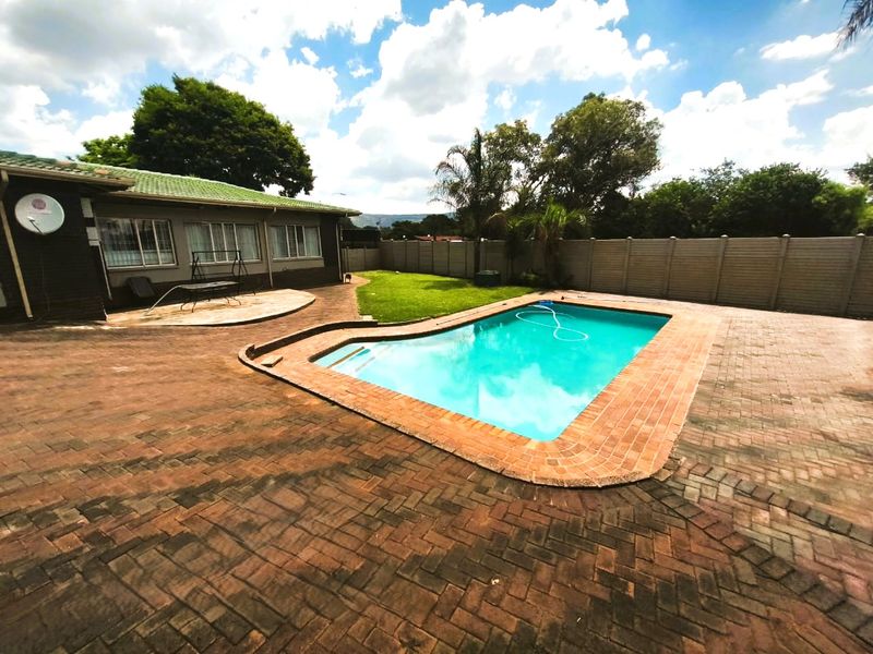 The Ultimate Family Living in Protea Park! - Photo 5