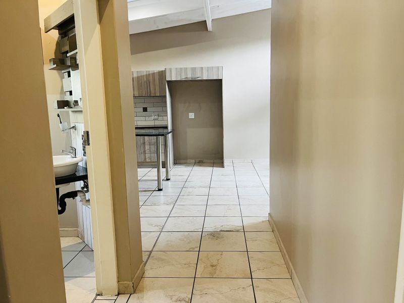 Secure, modern spacious townhouse Living - Photo 7