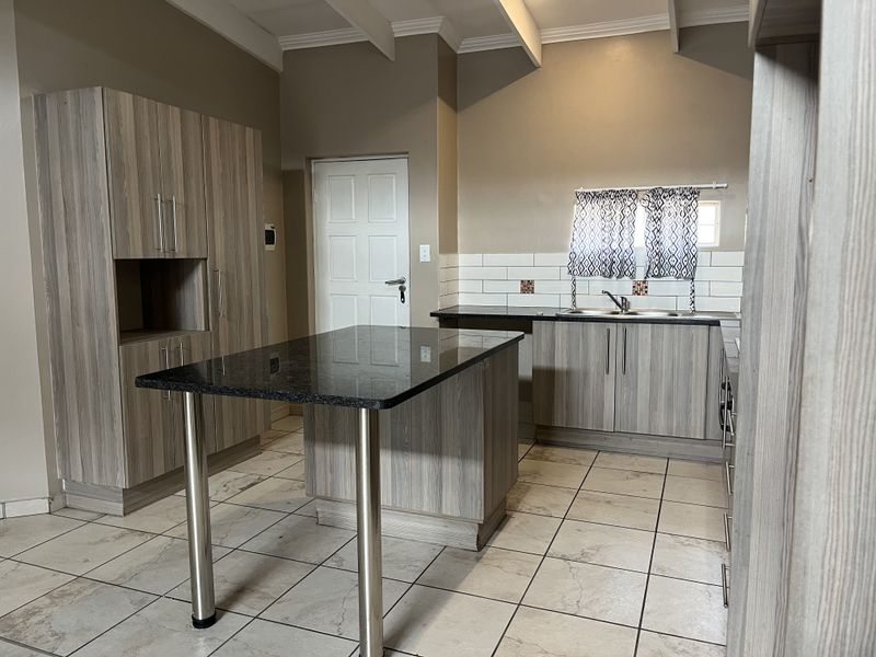 Secure, modern spacious townhouse Living - Photo 4