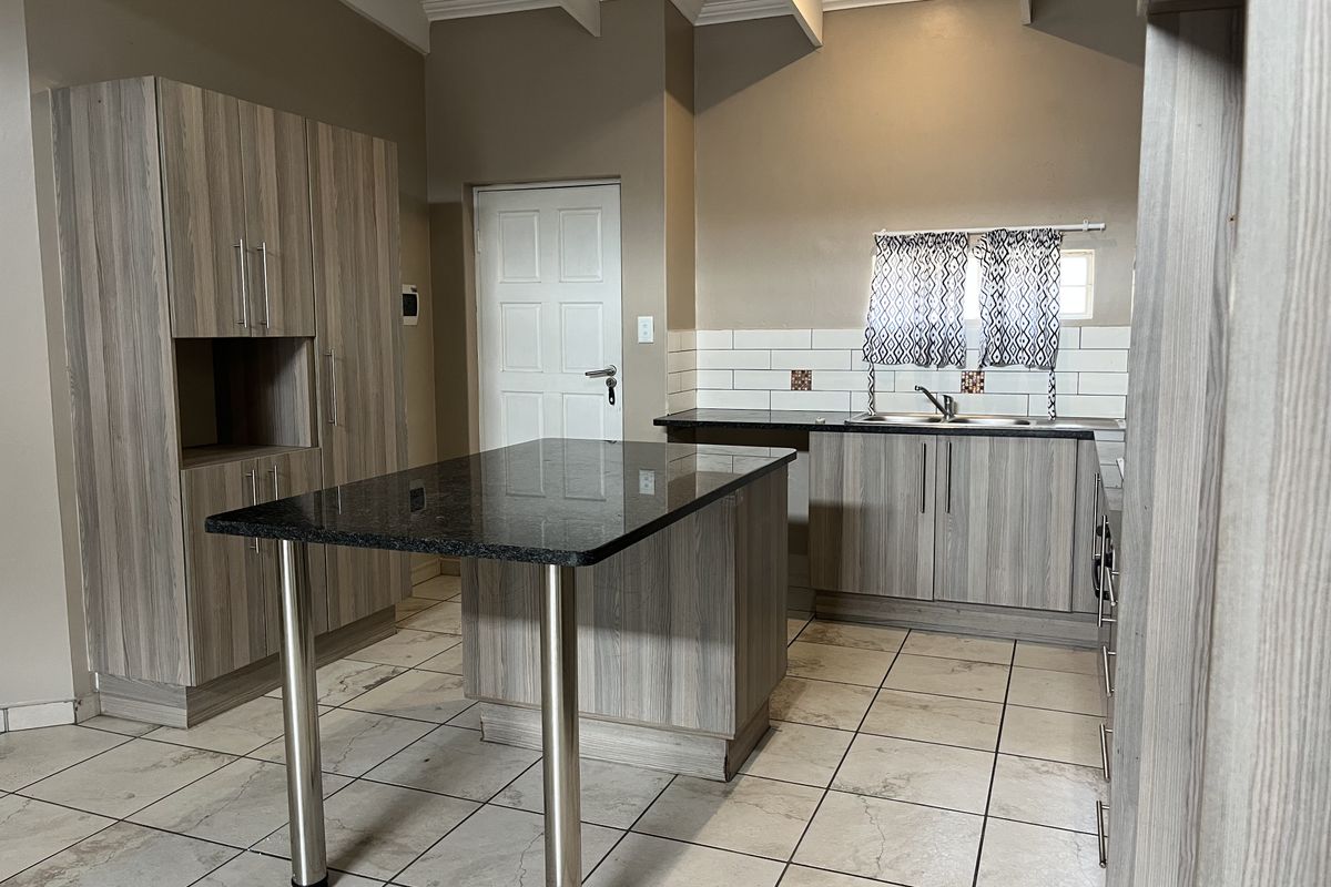 Secure, modern spacious townhouse Living - Photo 4