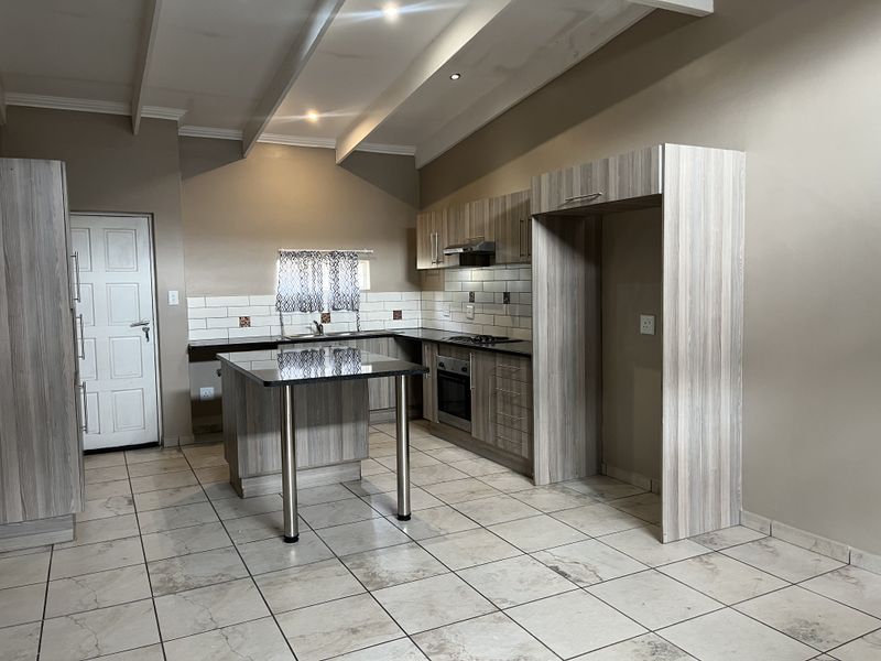 Secure, modern spacious townhouse Living - Photo 6