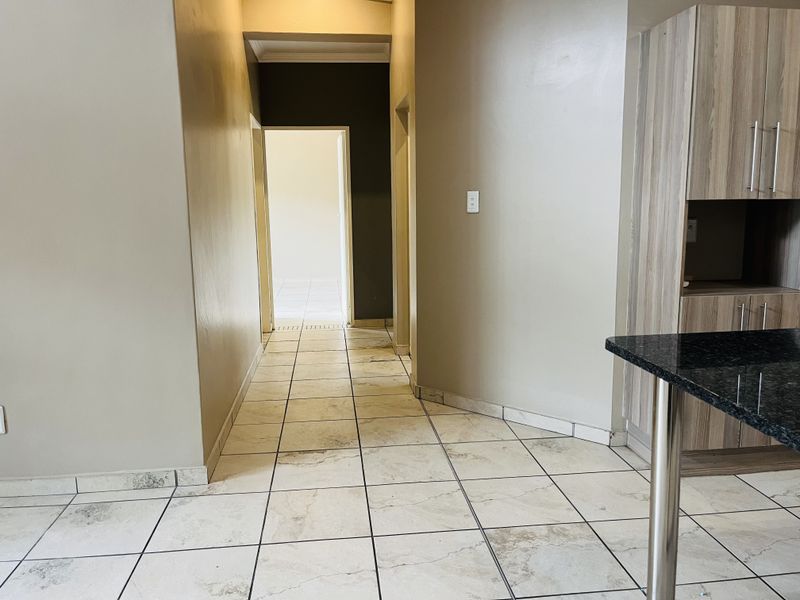 Secure, modern spacious townhouse Living - Photo 5