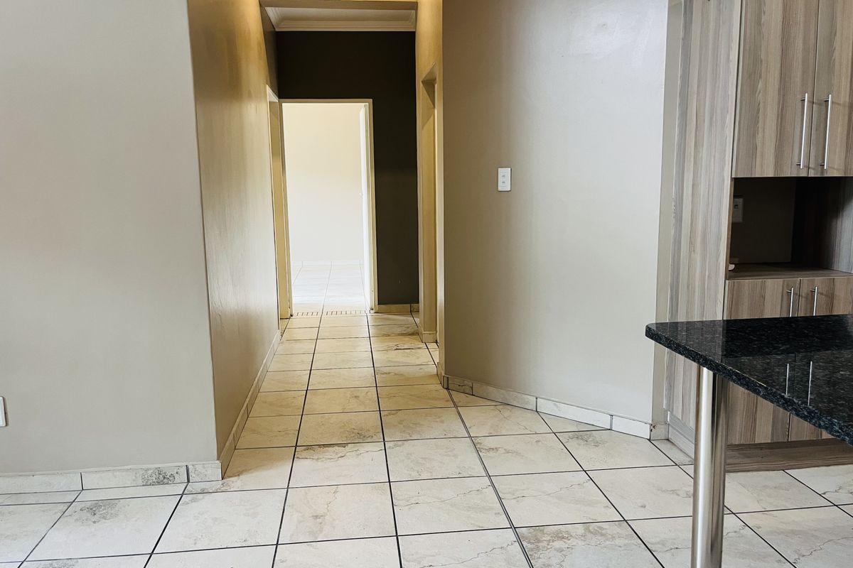 Secure, modern spacious townhouse Living - Photo 5