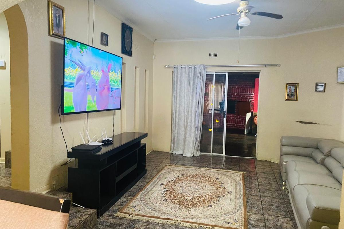 Residential or potential for investment purpose with a bit of TLC, call now!!! - Photo 5