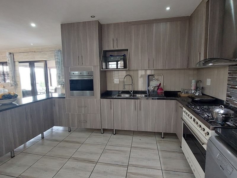 Home with a view - Photo 6