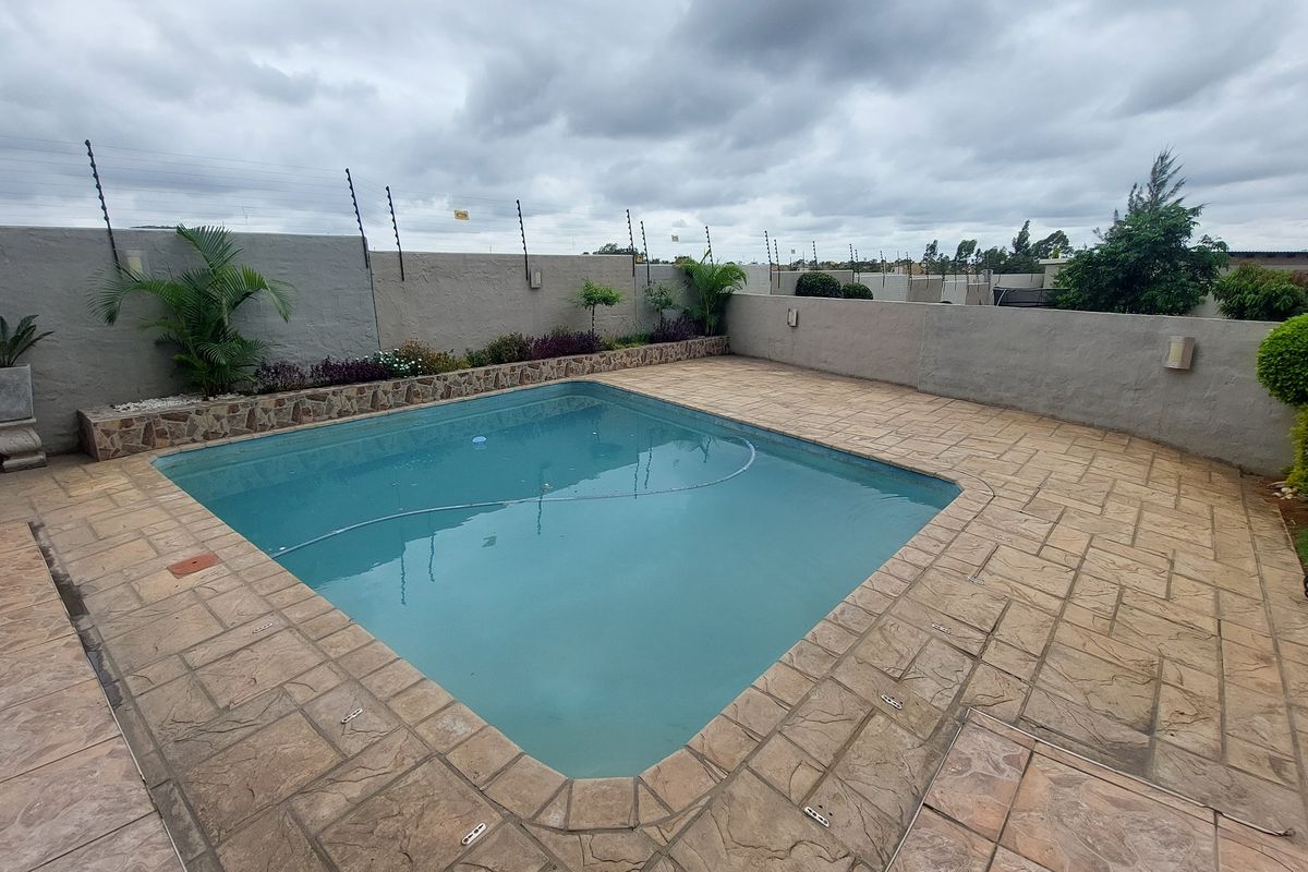 Home with a view - Photo 2