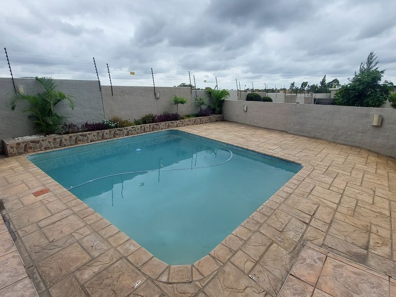 Home with a view - Photo 2