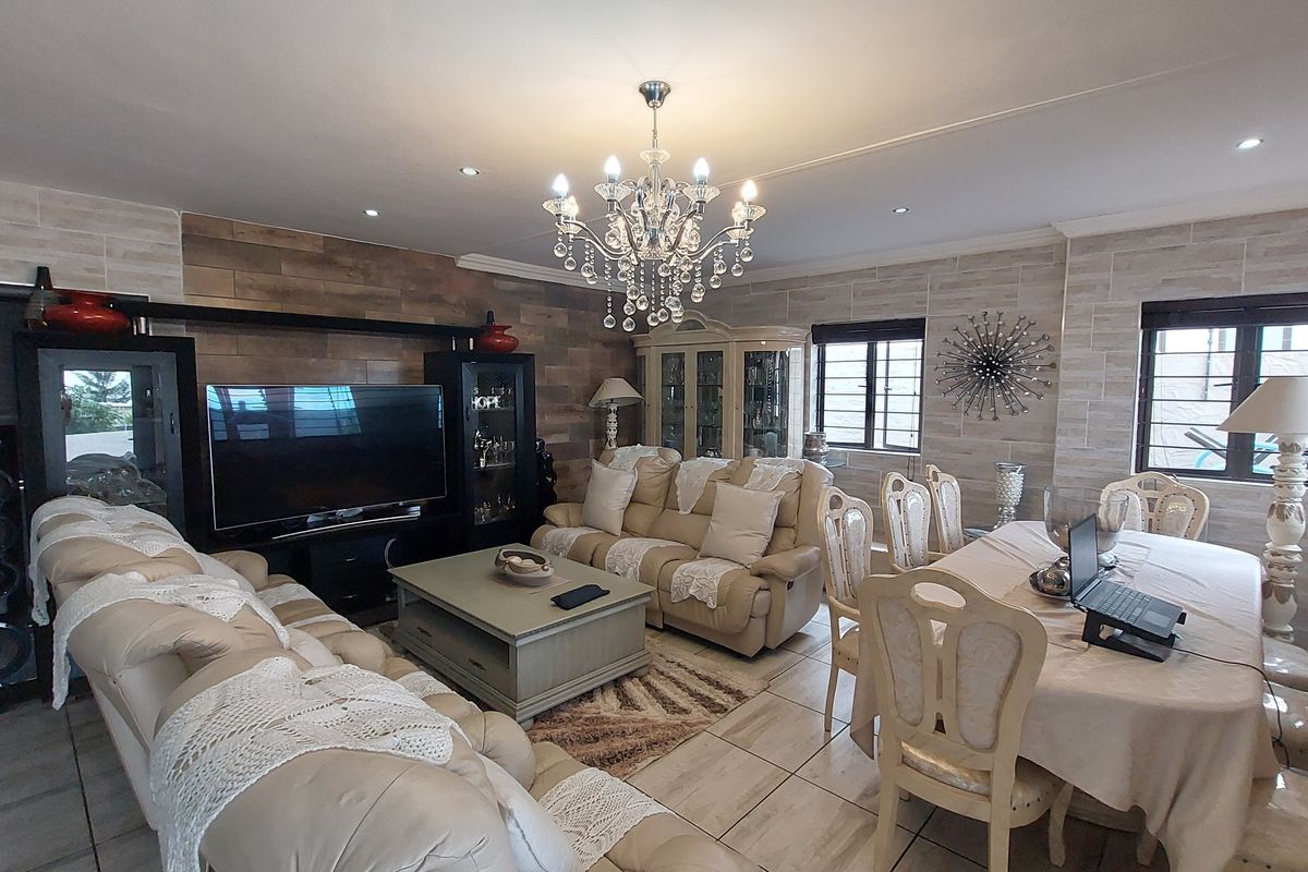 Home with a view - Photo 3