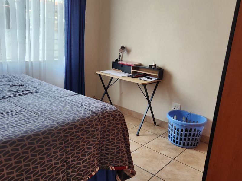 Beautiful home in a safe area of Waterkloof - Photo 9