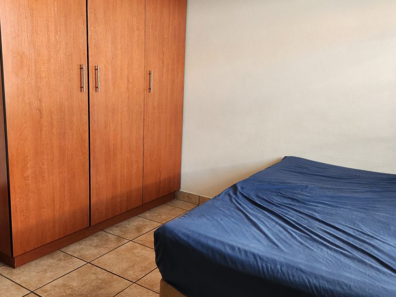 Beautiful home in a safe area of Waterkloof - Photo 8