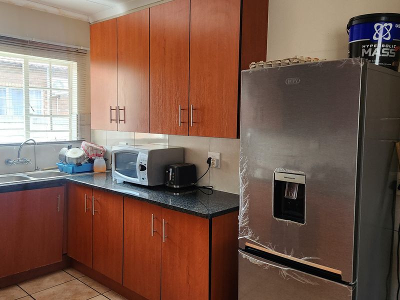 Beautiful home in a safe area of Waterkloof - Photo 2