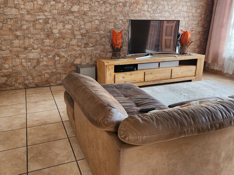 Beautiful home in a safe area of Waterkloof - Photo 5