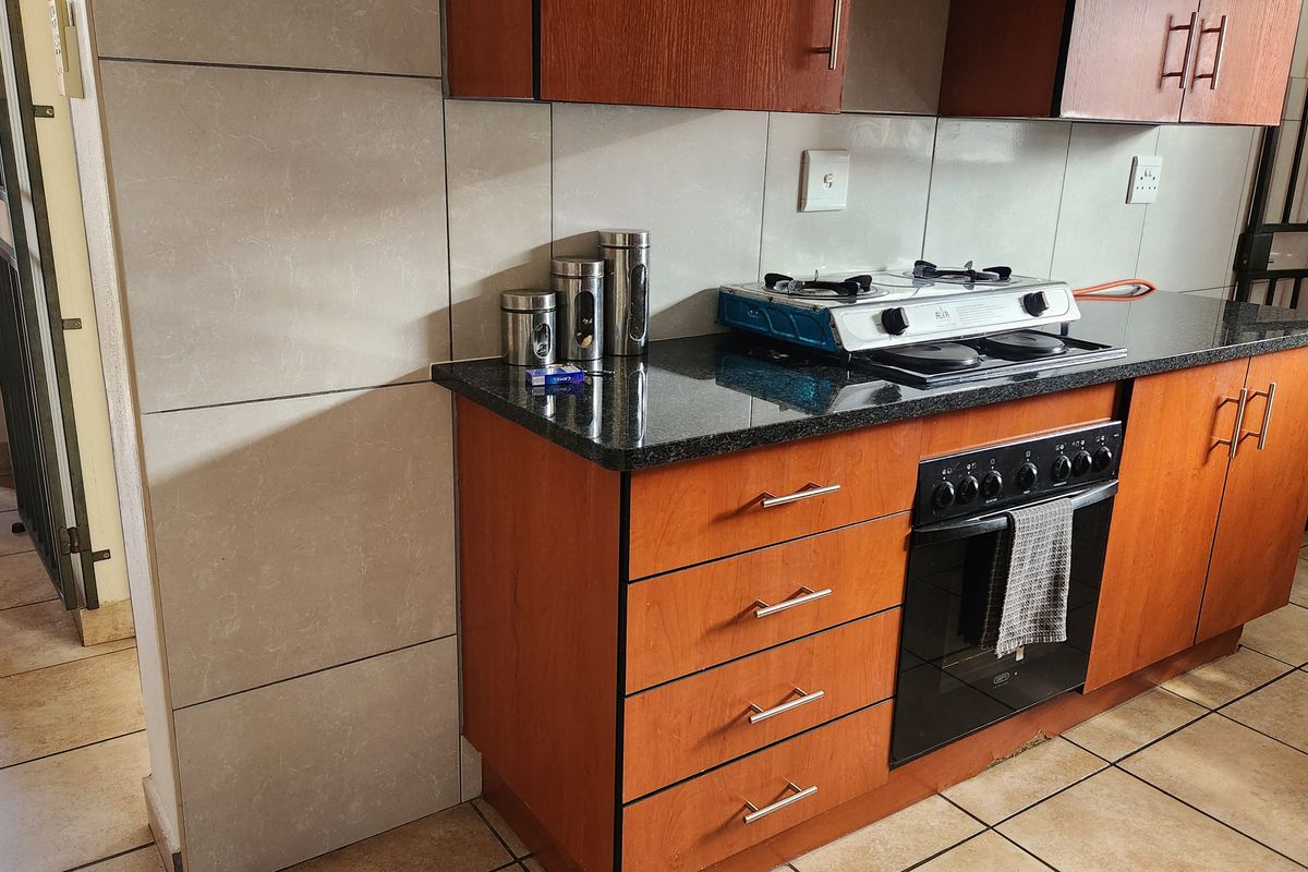 Beautiful home in a safe area of Waterkloof - Photo 4