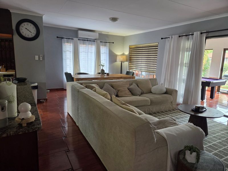 Spacious and stylish family house - Photo 5