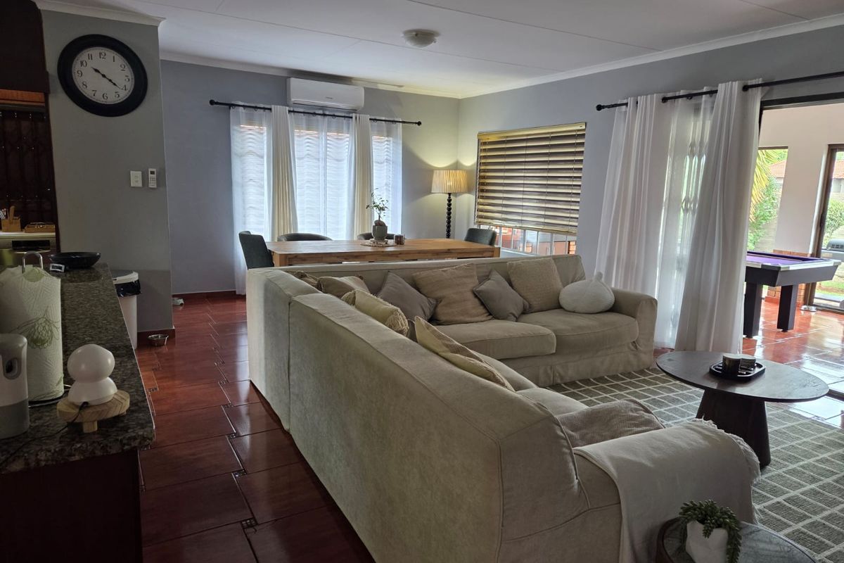 Spacious and stylish family house - Photo 5