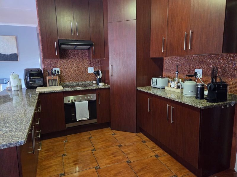 Spacious and stylish family house - Photo 2