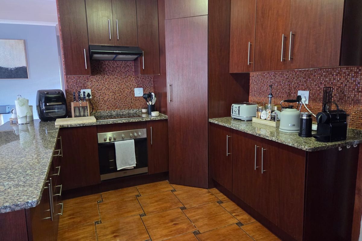Spacious and stylish family house - Photo 2
