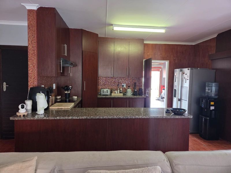Spacious and stylish family house - Photo 4