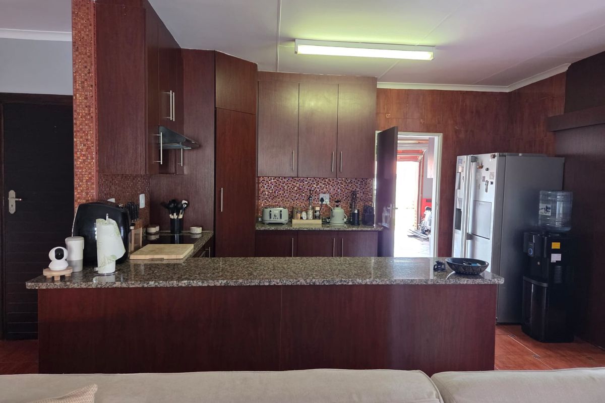 Spacious and stylish family house - Photo 4