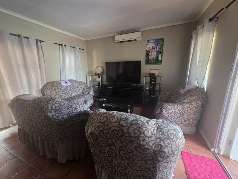 Townhouse For Sale In Rustenburg - Photo 4