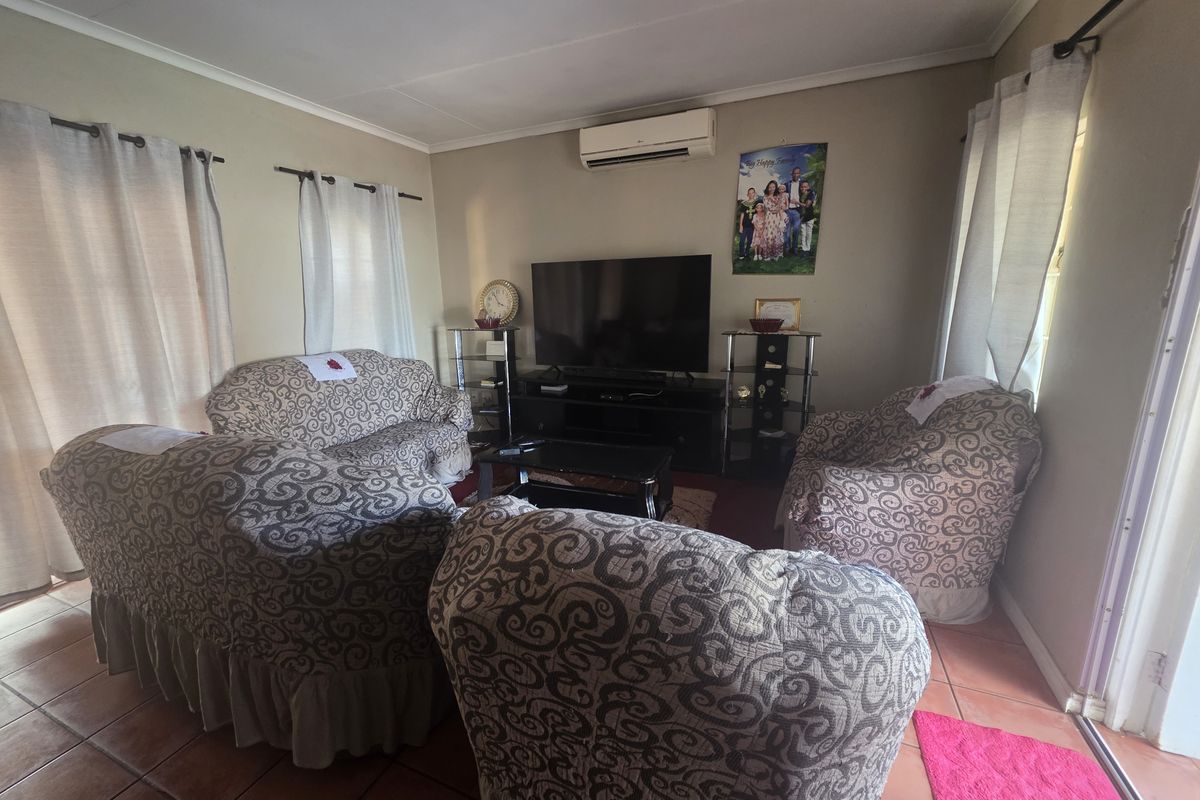 Townhouse For Sale In Rustenburg - Photo 4