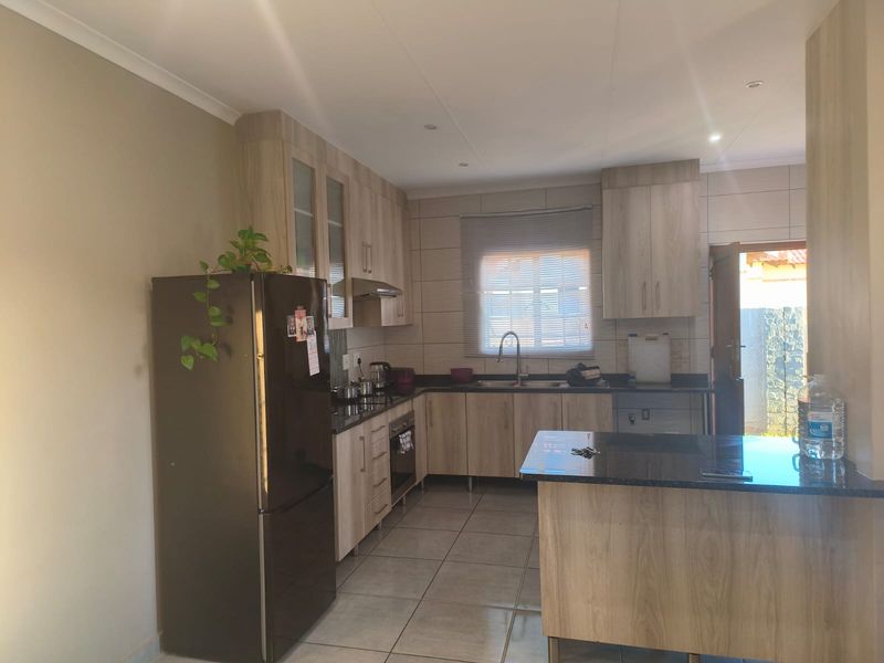 Real Value for this Spacious Family home - Photo 3