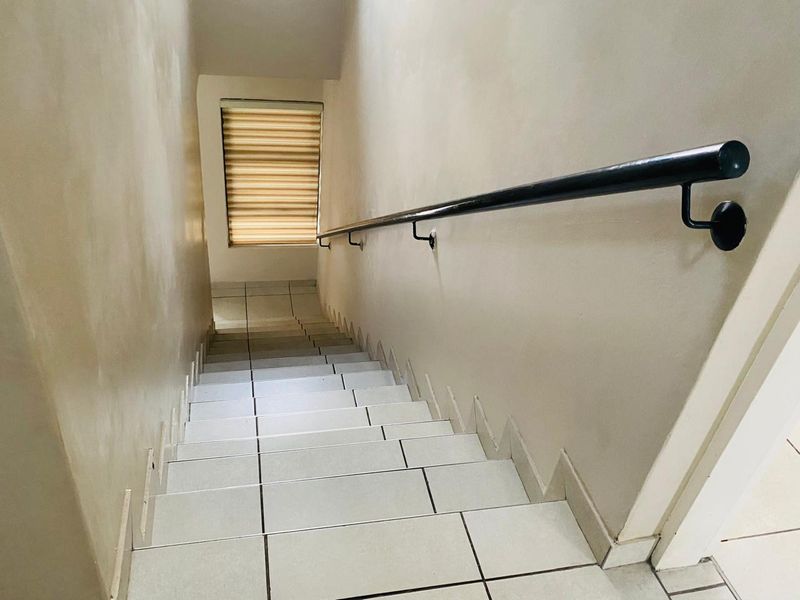 Elegant 3-Bedroom Duplex Townhouse for Sale - Photo 8