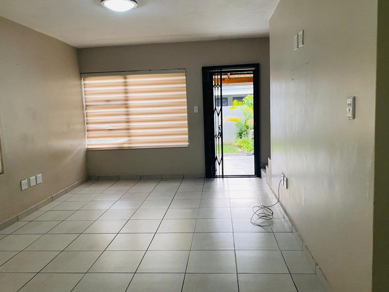 Elegant 3-Bedroom Duplex Townhouse for Sale - Photo 7