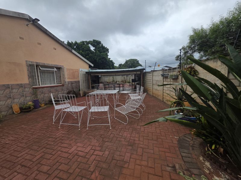 Family home in Mooinooi with lots of potential - Photo 9