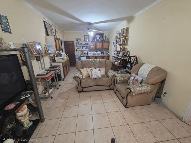 Family home in Mooinooi with lots of potential - Photo 3