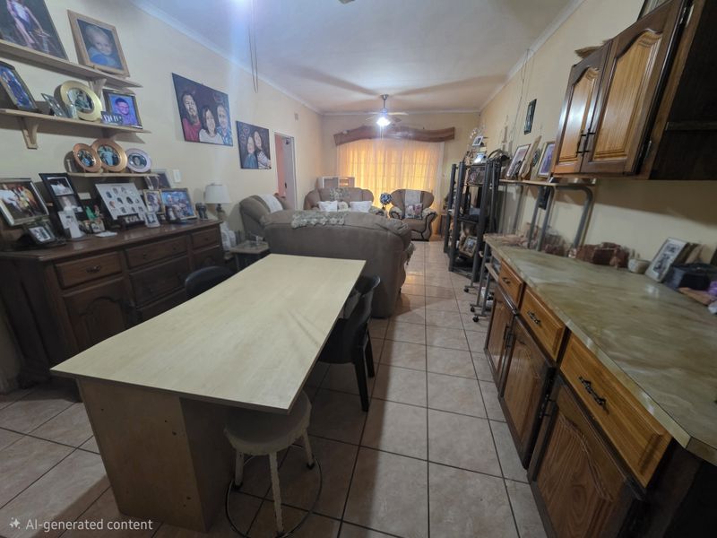 Family home in Mooinooi with lots of potential - Photo 2