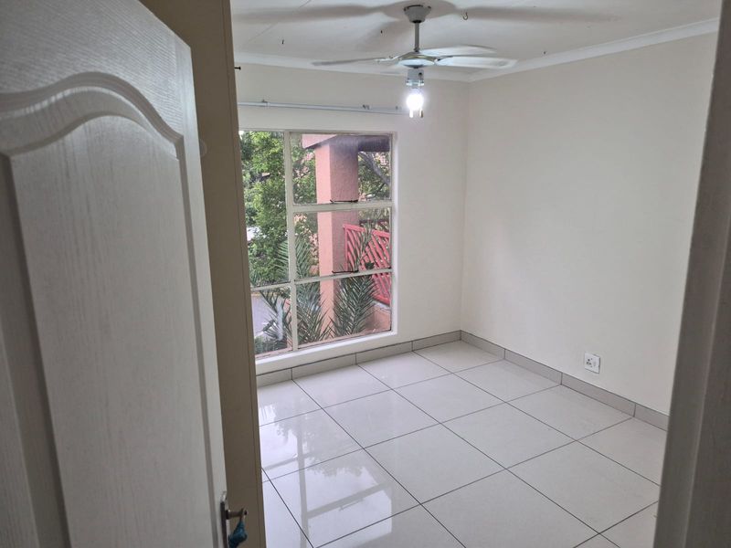 2 Bedroom Flat/Apartment for sale - Safari Gardens - Photo 5