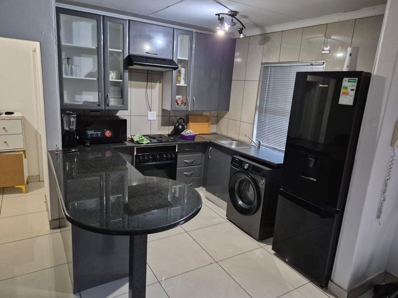 2 Bedroom Flat/Apartment for sale - Safari Gardens - Photo 3