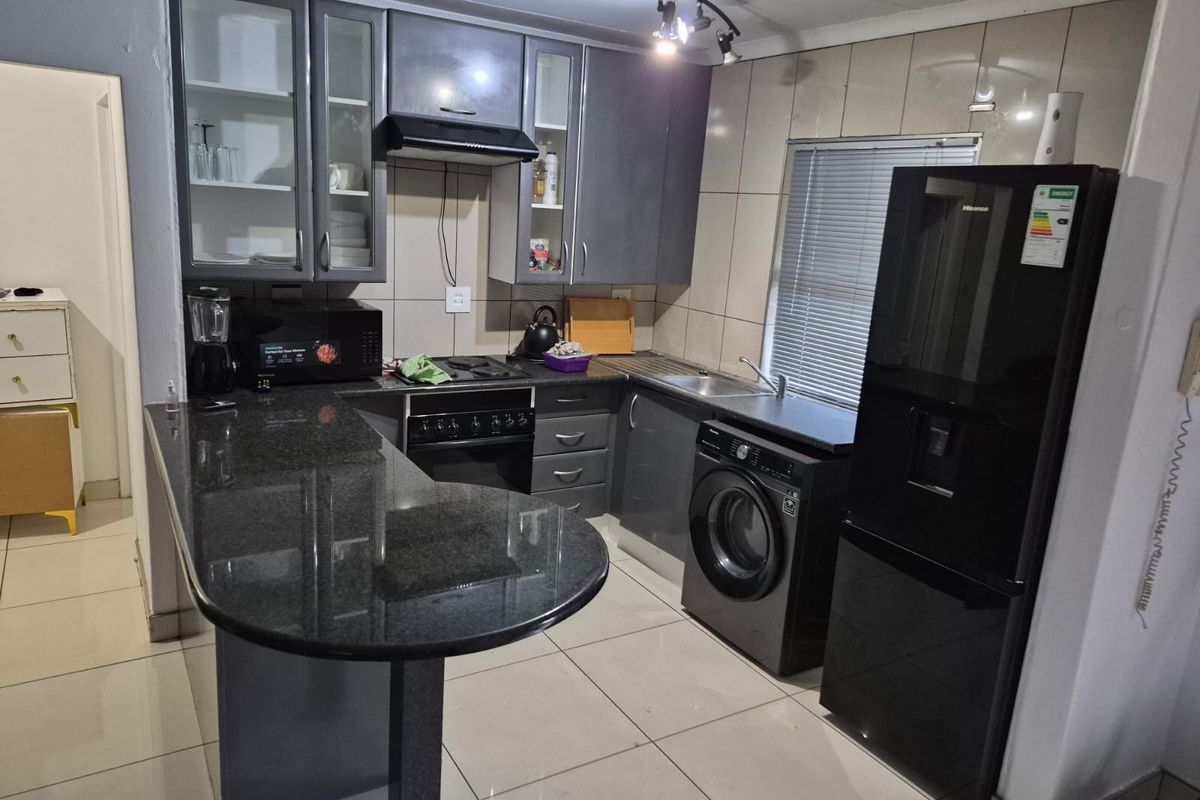 2 Bedroom Flat/Apartment for sale - Safari Gardens - Photo 3