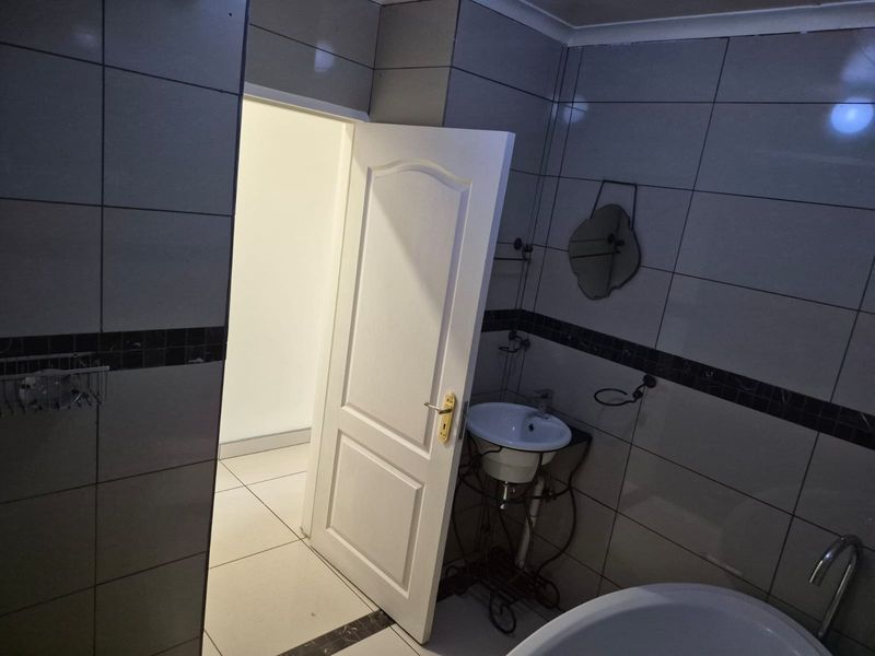 2 Bedroom Flat/Apartment for sale - Safari Gardens - Photo 10