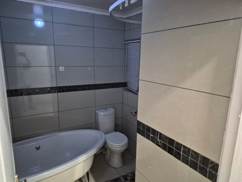 2 Bedroom Flat/Apartment for sale - Safari Gardens - Photo 8