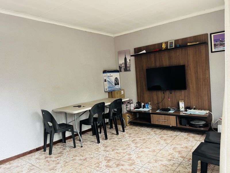 Neat Family Home on a Spacious Yard - Photo 9