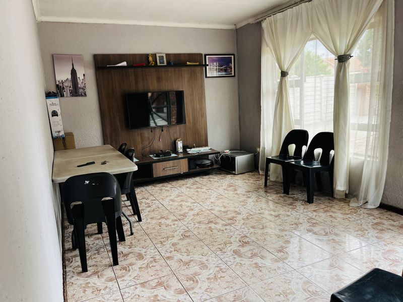 Neat Family Home on a Spacious Yard - Photo 10