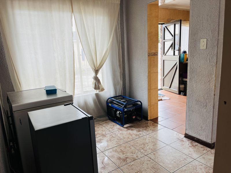 Neat Family Home on a Spacious Yard - Photo 8