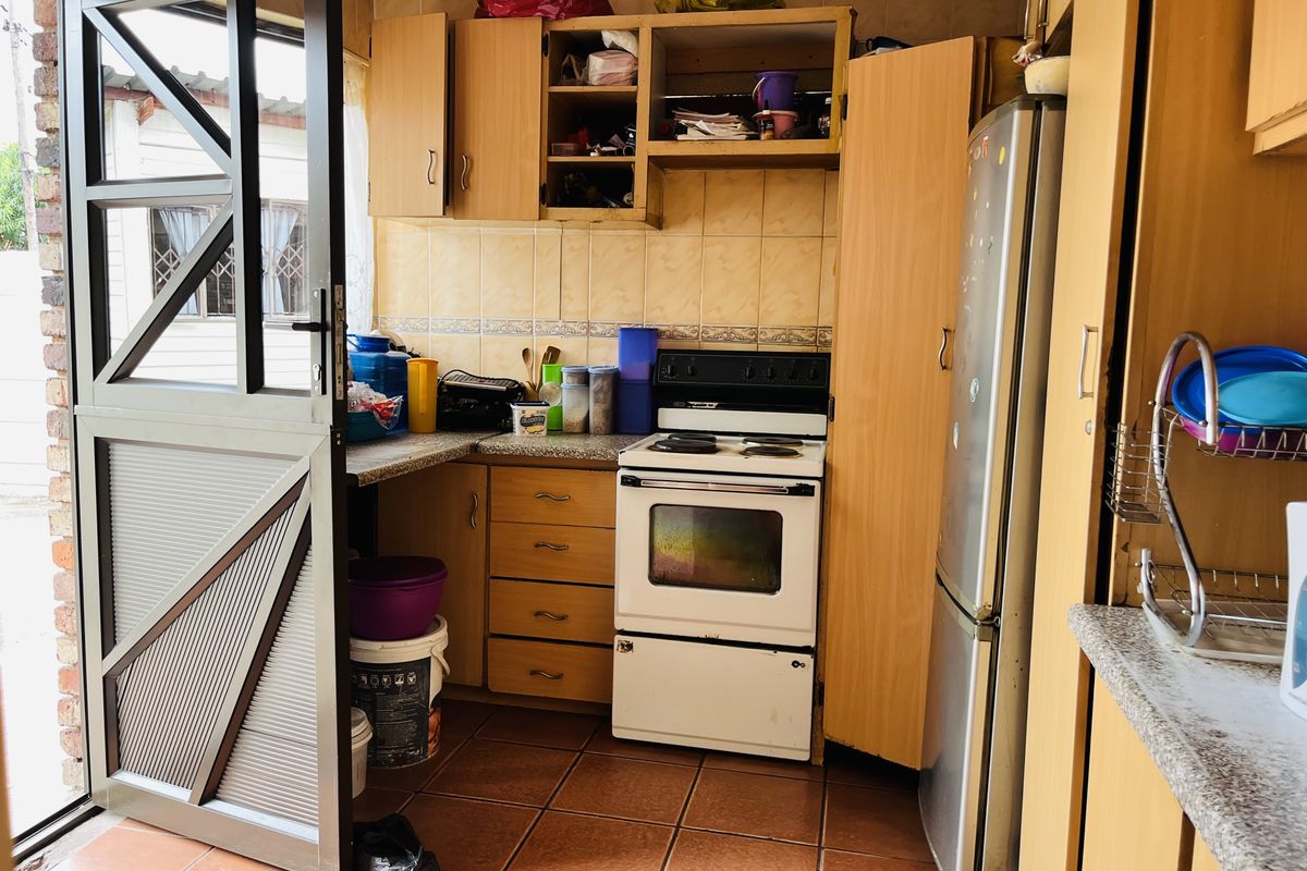 Neat Family Home on a Spacious Yard - Photo 4