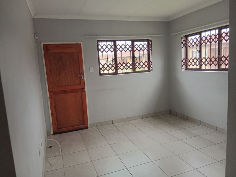 Secure Modern Home - Photo 4