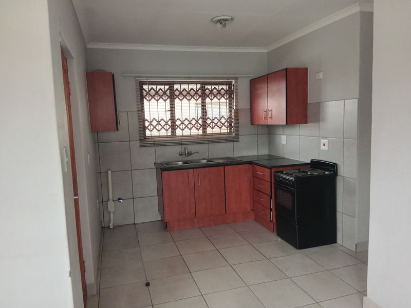 Secure Modern Home - Photo 3