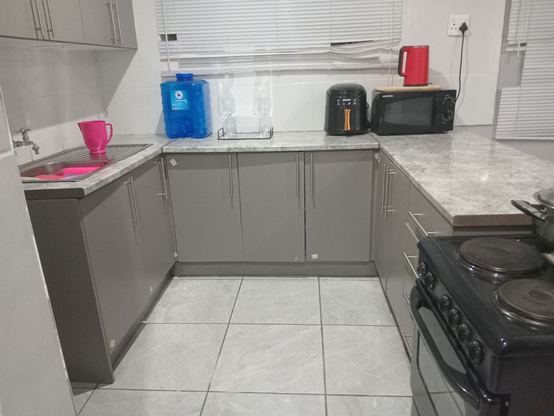 Charming  2-Bed Simplex In Secure Complex - Photo 6